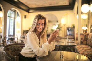 Blusas de oficina elegantes para mujeres de negocios